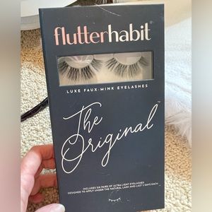 NEW Flutterhabit lashes with lash glue